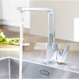 Dřezová baterie Grohe Eurocube s otočným raménkem chrom 31255000