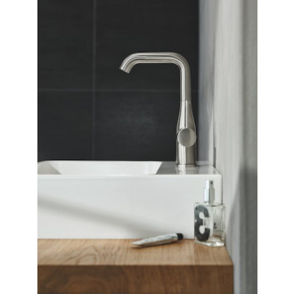 Vysoká umyvadlová baterie Grohe Essence New s otočným raménkem supersteel 32628DC1