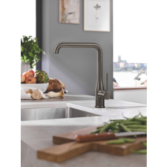 Dřezová baterie Grohe Essence New s otočným raménkem Brushed Hard Graphite 30269AL0