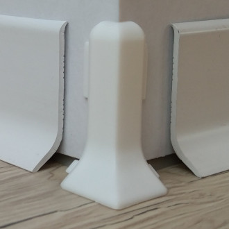 Roh k soklu vnější PVC Profil-EU bílá, výška 40 mm, SKPVCVNER4BI