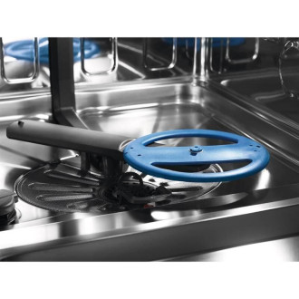 Vestavná myčka Electrolux 800 SENSE 60cm s integrovaným ovládacím panelem EEC67310L
