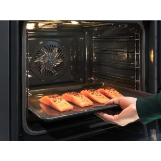 Electrolux vestavná parní trouba série 800 PRO SteamBoost KOBBS39WX