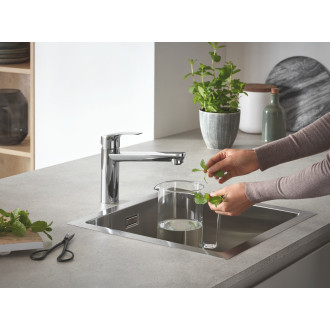 Dřezová baterie Grohe Eurosmart New s otočným ramínkem chrom 30463000