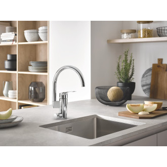 Dřezová baterie Grohe Eurosmart New s otočným ramínkem chrom 33202003