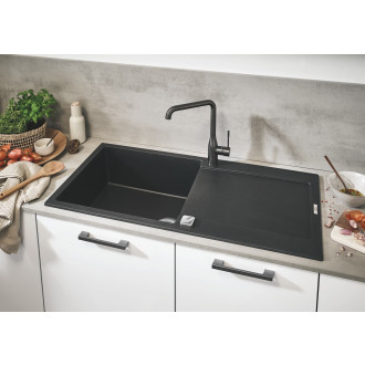 Dřezová baterie Grohe Essence s otočným ramínkem kartáčovaný Hard Graphite 30505AL0