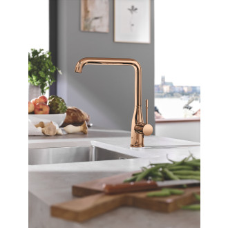 Dřezová baterie Grohe Essence s otočným ramínkem Warm Sunset 30505DA0