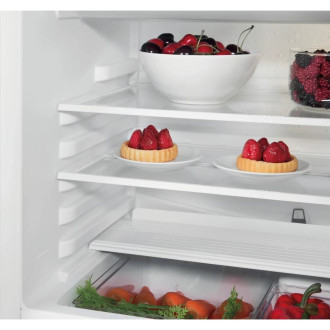 Whirlpool vestavná chladnička bílá WBUL021
