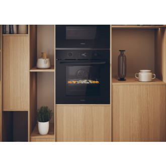 Multifunkční trouba s pravým horkým vzduchem Haier černá 33704055