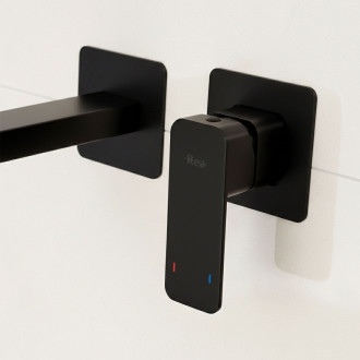 Podomítková vanová baterie REA Arlo Black