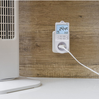 Zásuvkový termostat s funkcí digitální spínací zásuvky s wifi