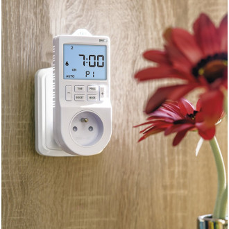 Zásuvkový termostat s funkcí digitální spínací zásuvky s wifi