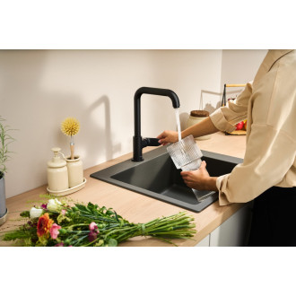 Dřezová baterie Hansgrohe Vernis Blend s otočným ramínkem matná černá 71857670
