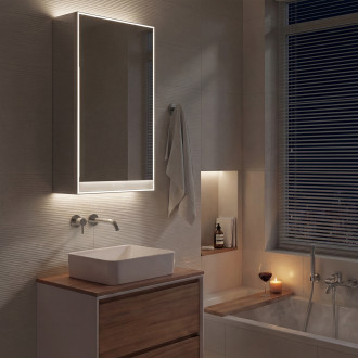 Bílá LED podsvícená zrcadlová skříňka 400 pravá.