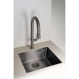 Ocelový dřez s jednodílnou baterií