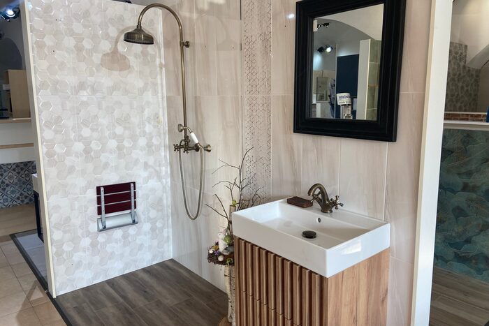Koupelnová expozice v showroomu HARKO